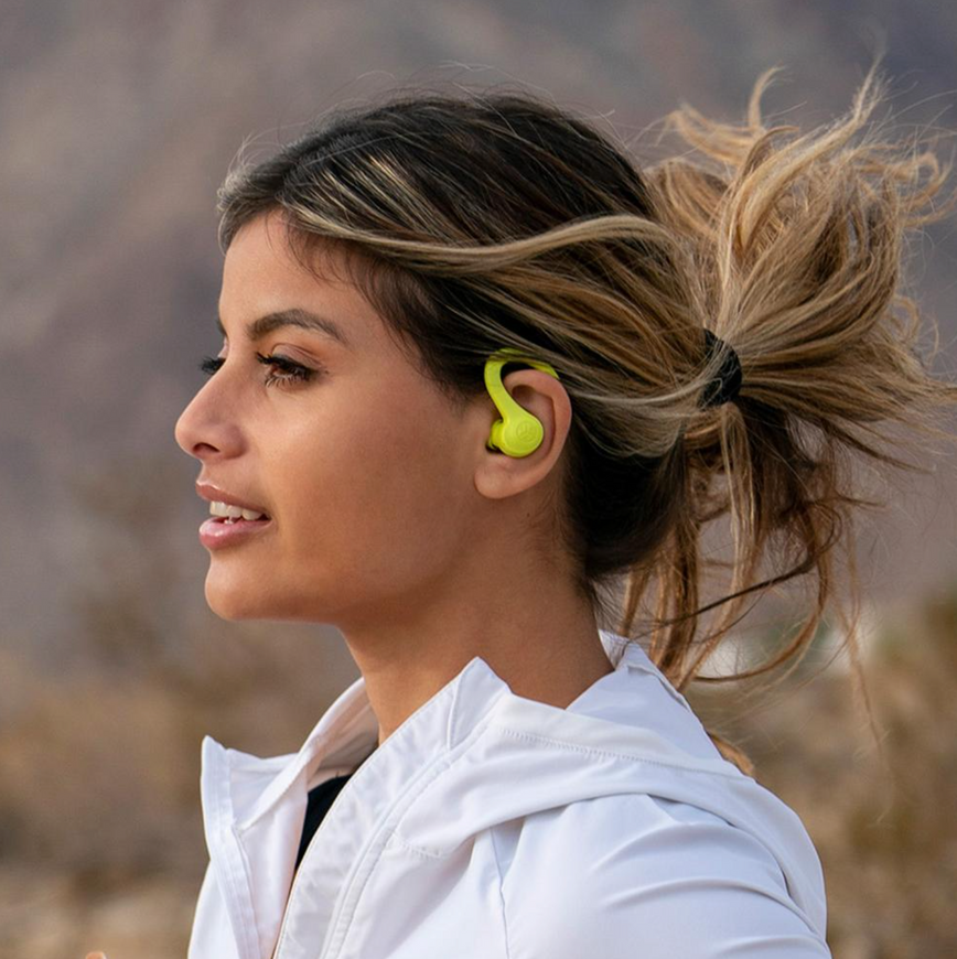 Беспроводные спортивные наушники JLab GO Air Sport. Вакуумные TWS наушники с заушной крепью и влагозащитой IP55 0468 фото