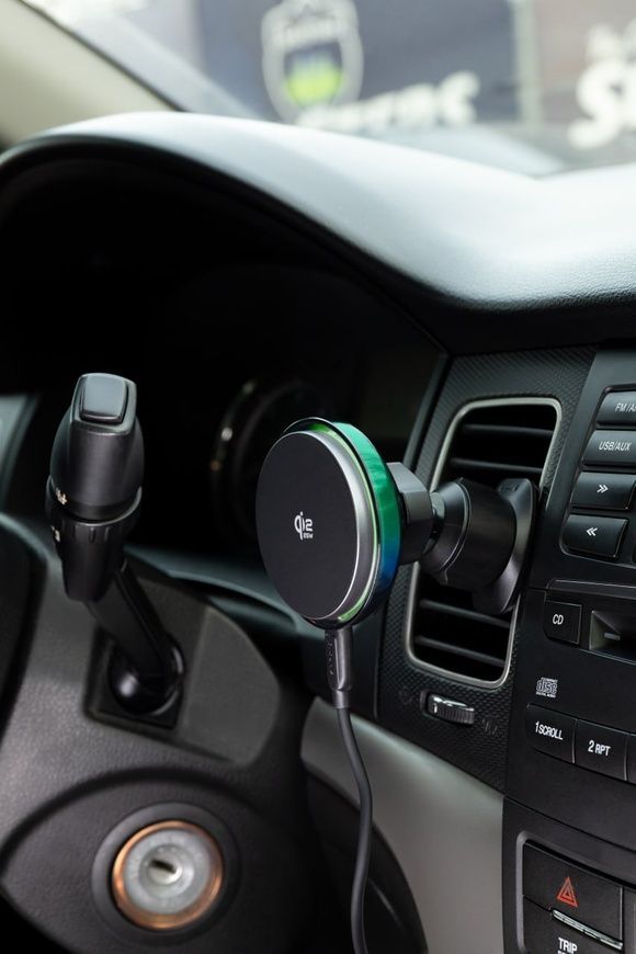 Proove Light Crystal Qi2.2 25W &mdash; автомобільний тримач із бездротовою зарядкою стандарту Qi2.2 і стильною RGB підсвіткою 0707 фото